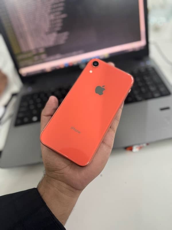 IPhone XR 64GB factory unlock 4