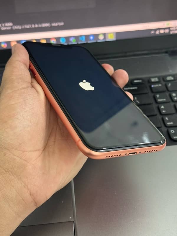 IPhone XR 64GB factory unlock 7