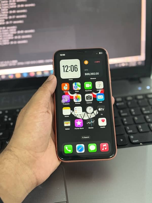 IPhone XR 64GB factory unlock 8