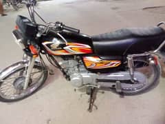 Honda 125 3sry month ki hai 22 ki