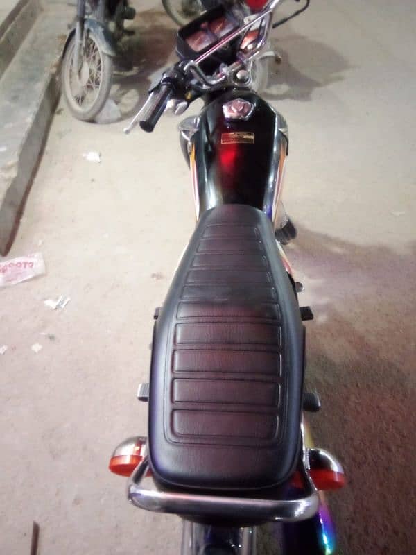 Honda 125 3sry month ki hai 22 ki 1