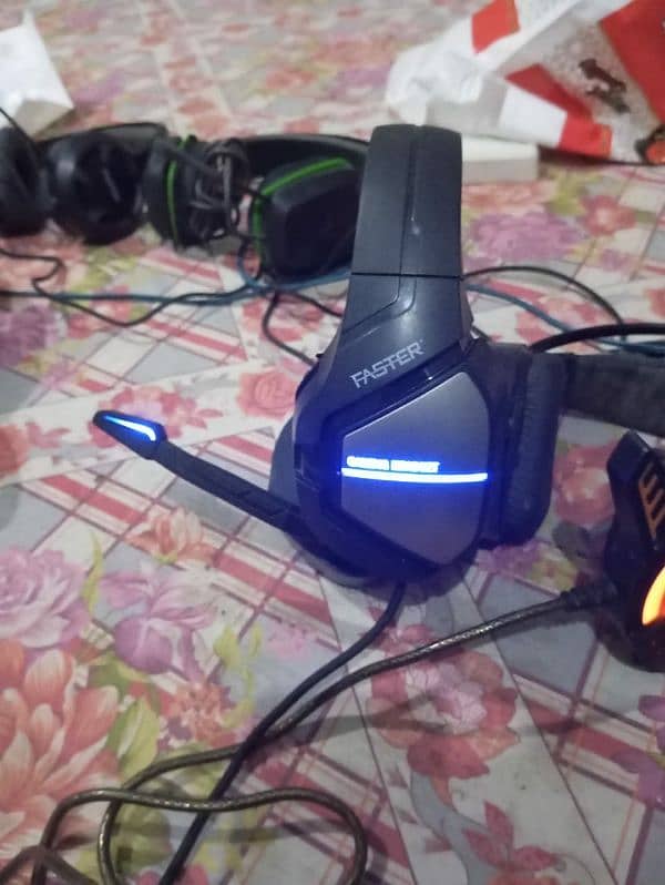 Use gaming RGB headphones 5