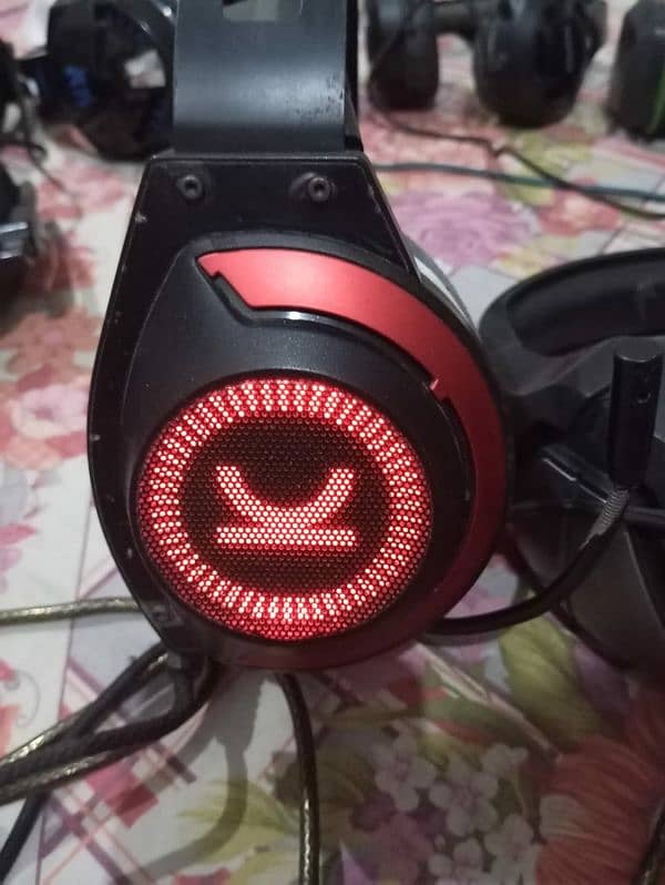 Use gaming RGB headphones 9