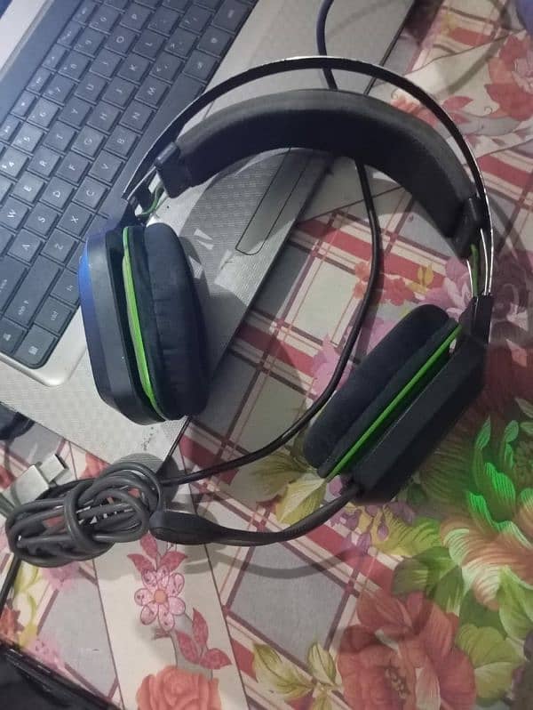 Use gaming RGB headphones 10