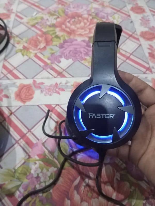 Use gaming RGB headphones 11