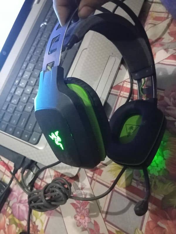 Use gaming RGB headphones 12