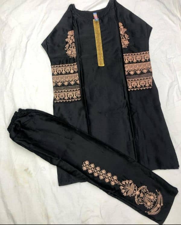 Tilla Embroidery suit 1