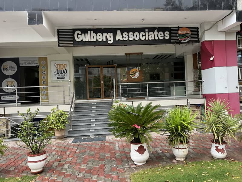 10 marla plot in F executive block of Gulberg Residencia 11