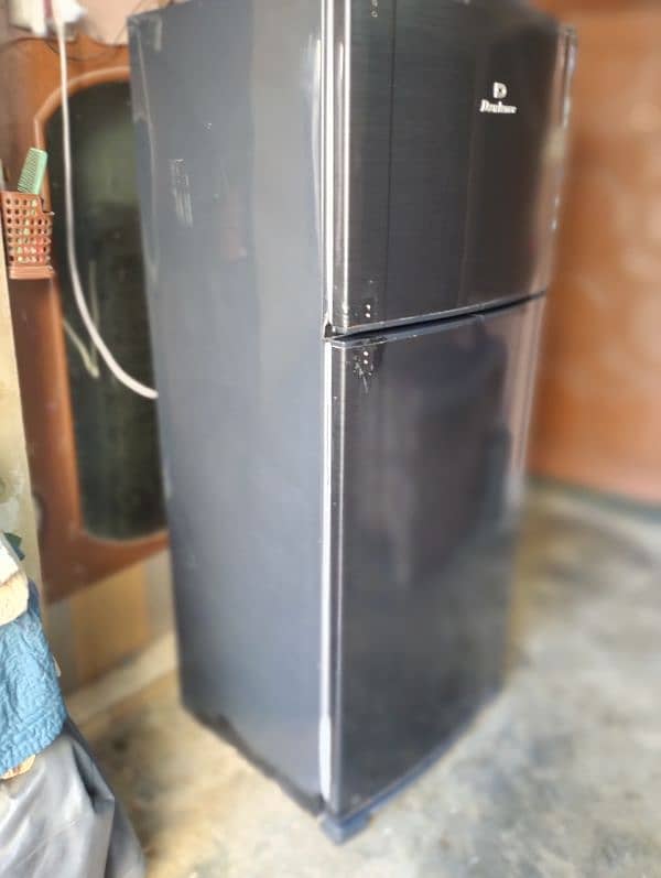 DAWLANCE REFRIGERATOR GOOD CONDITION GENIUNE COMPRESSOR NO ANY FAULT 1