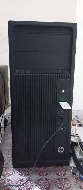 Desktop Computer, Z240 Tower, 16GB Ram(DDR4), 4GB Graphic Card 0