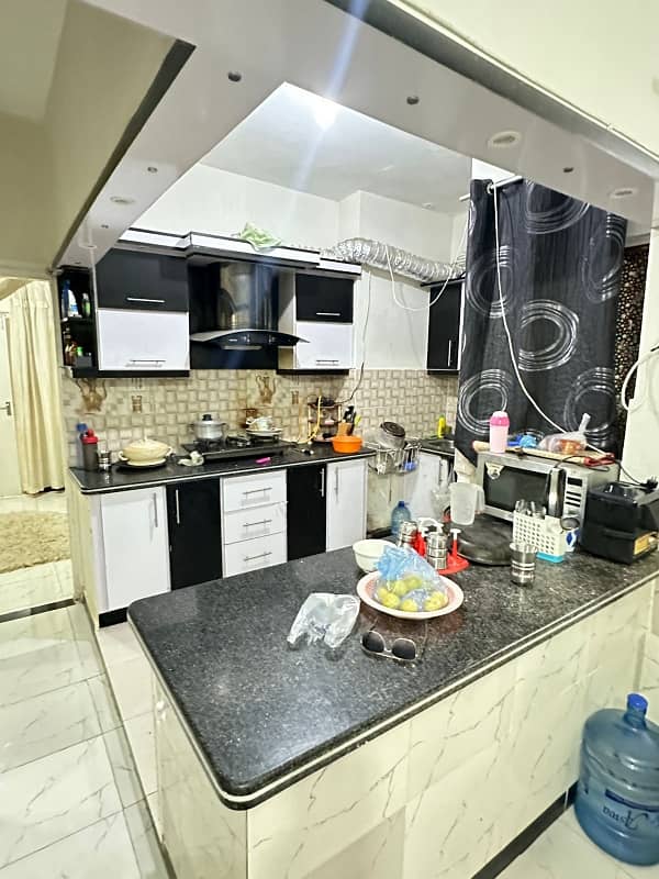 A Well Designed Flat Is Up For sale In An Ideal Location In Karachi 6