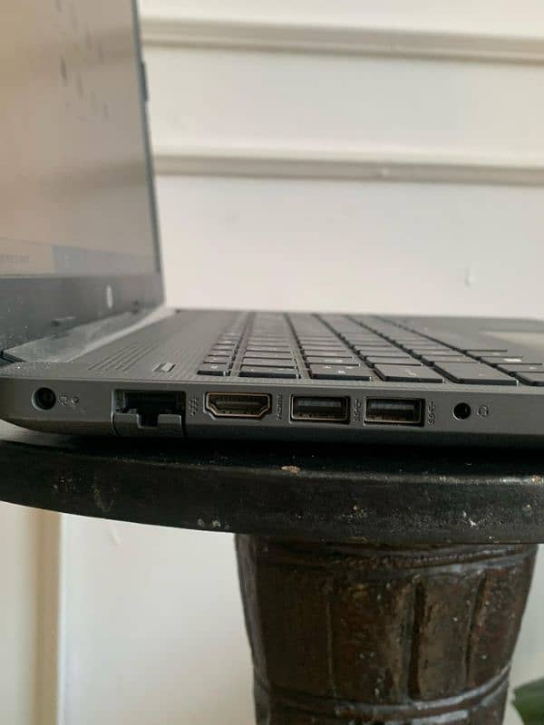 HP Laptop HP 250 G7 in new condition with charger 2