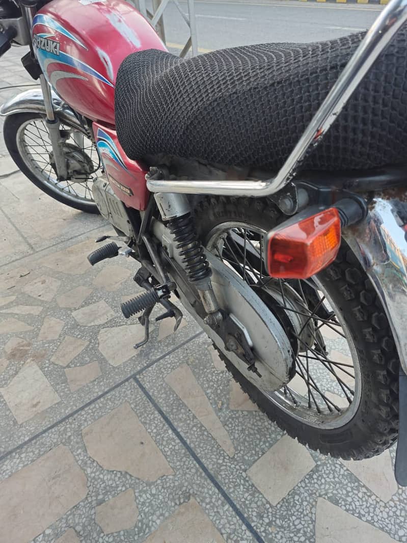 Suzuki GS-125 2010 MODEL 4