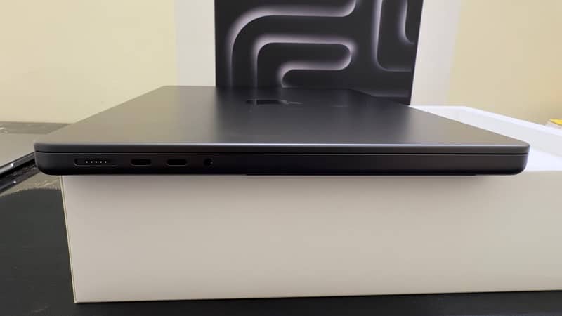 Macbook Pro M4 16GB 256GB 2