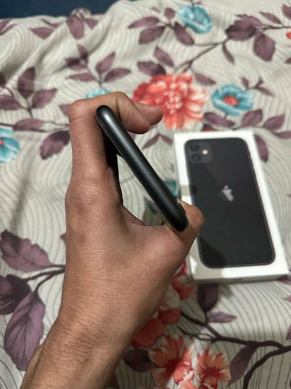 IPHONE 11 64 Gb 3