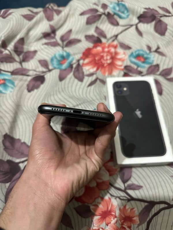 IPHONE 11 64 Gb 4