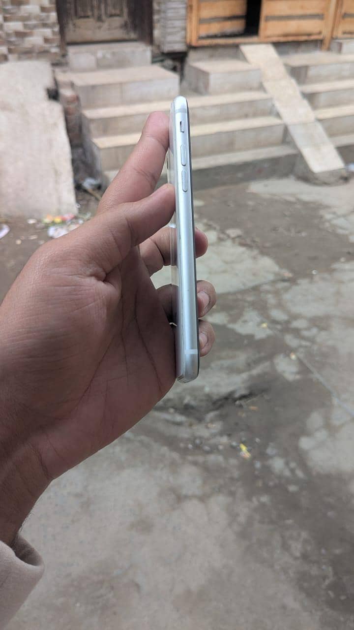 IPhone Se 2020 64Gb Memory Back Crack ha Uper sheet lagai ha 2