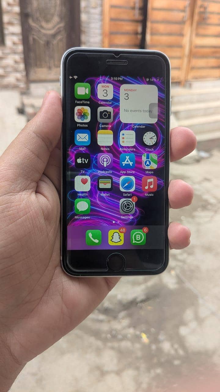 IPhone Se 2020 64Gb Memory Back Crack ha Uper sheet lagai ha 6