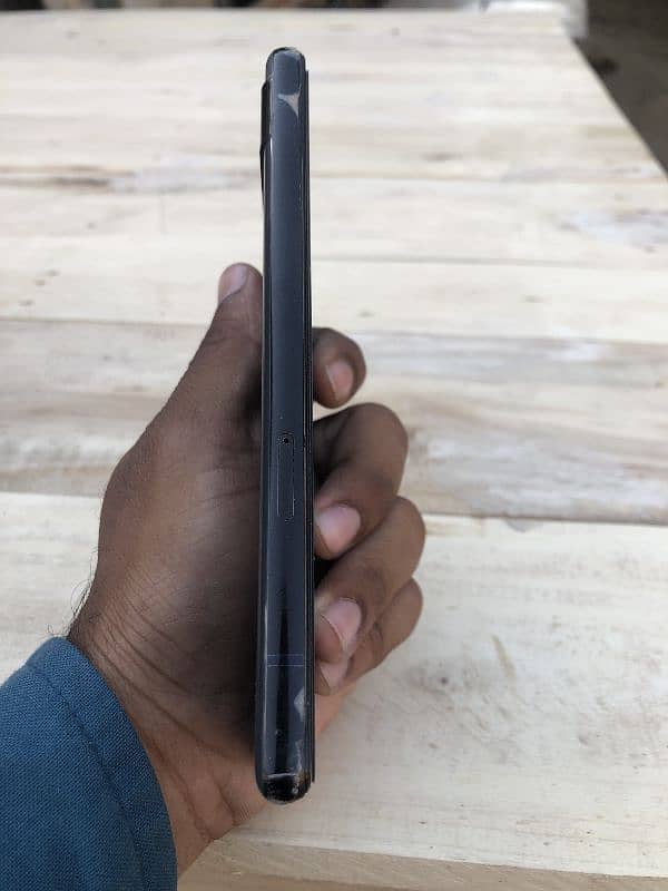 Selling google pixel 6a 3