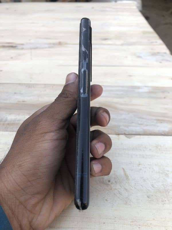 Selling google pixel 6a 4