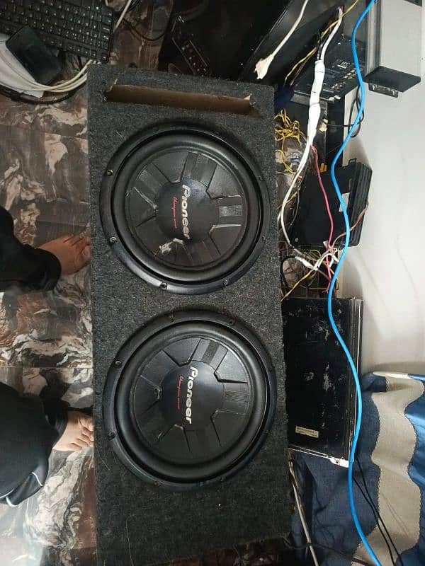 Amp Solid Audio F45 & Woofers 3