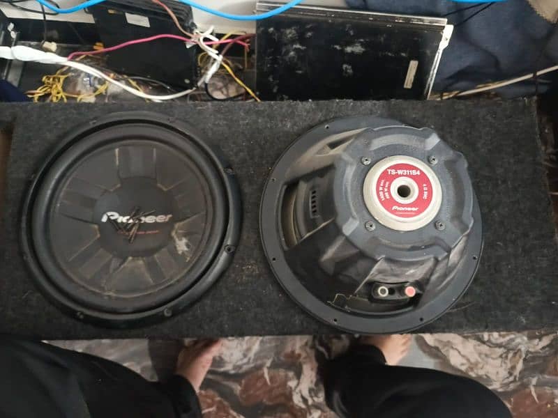 Amp Solid Audio F45 & Woofers 6