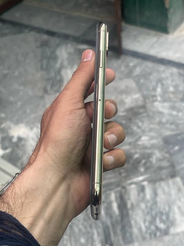 iPhone Xs max Dual physical approved 5