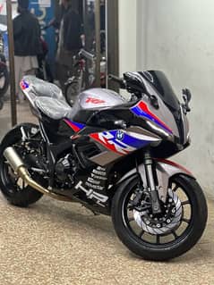 bmw 1000rr 400cc 2024 model ( efi water cold engine )