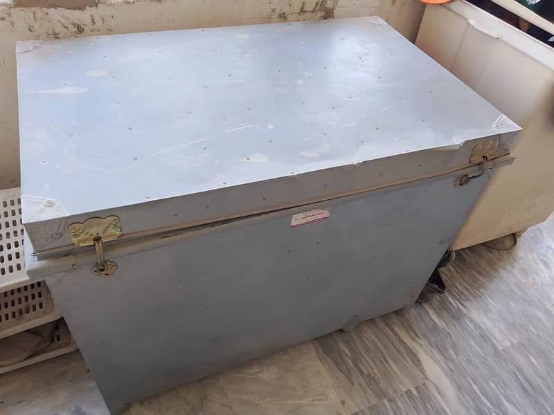 Iron Trunk Sandok in Good Condition 3