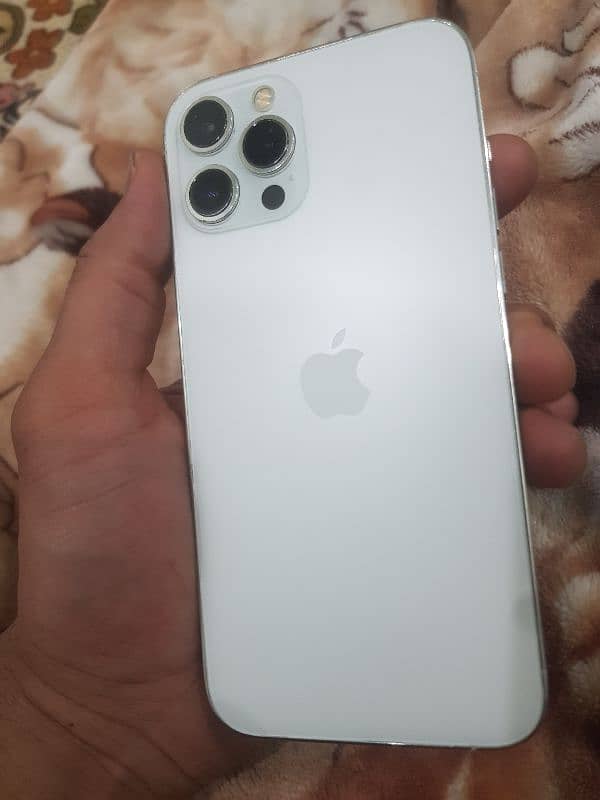 i phone 12pro max non pta jv 128g  full okay phone bai call or whatsap 2