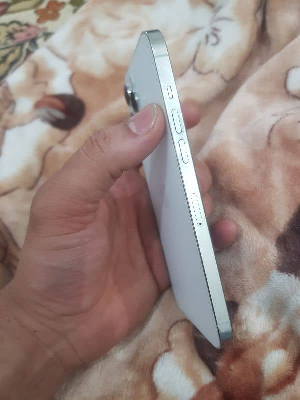 i phone 12pro max non pta jv 128g  full okay phone bai call or whatsap 12