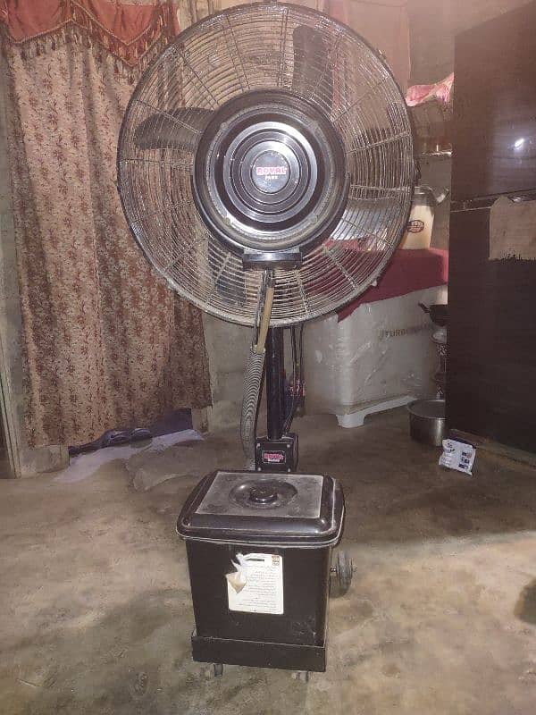 1 mist fan stand wala hai aur 1 ceiling fan hai 0