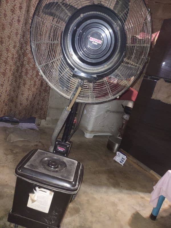 1 mist fan stand wala hai aur 1 ceiling fan hai 2