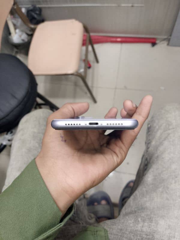 iphone 11 non pta 64 gb good condition 3