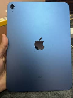 ipad 10th Generation 64 GB , 6 Month Warrenty remaining