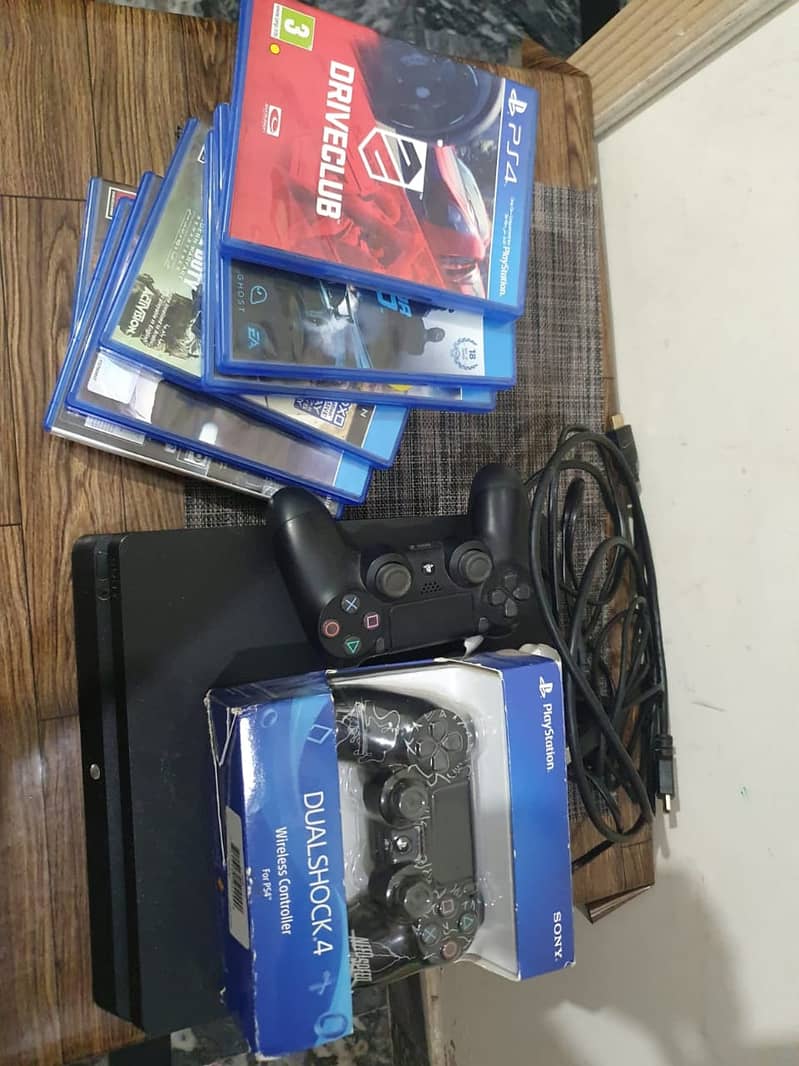 PS 4 slim with accessories 0