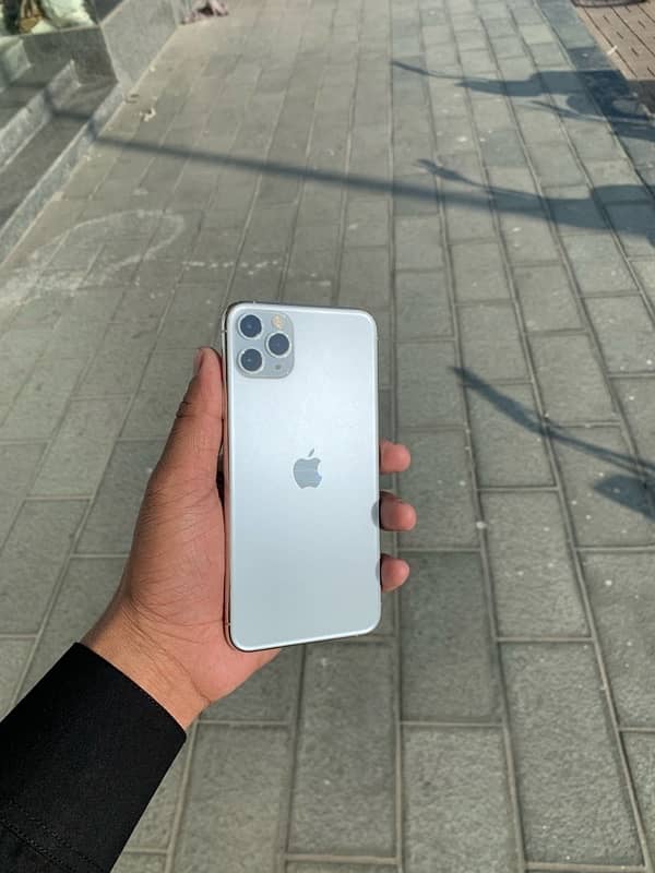 I Phone 11 pro max 64GB JV NoN PTA 1