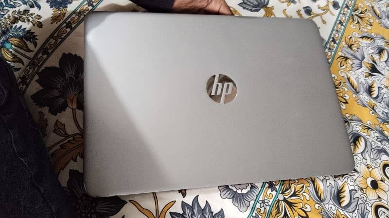 Good condition one hand used laptop 1