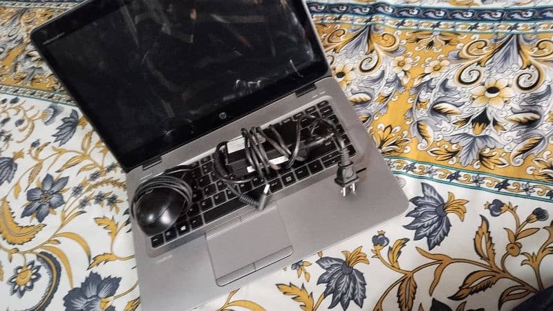 Good condition one hand used laptop 2