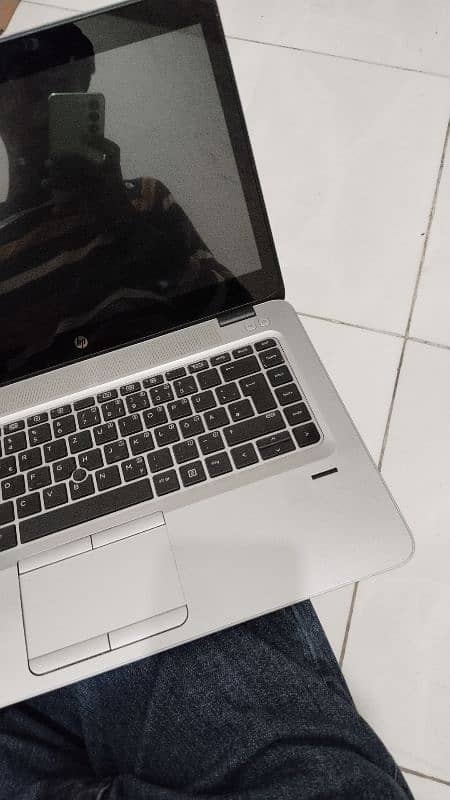 Good condition one hand used laptop 3