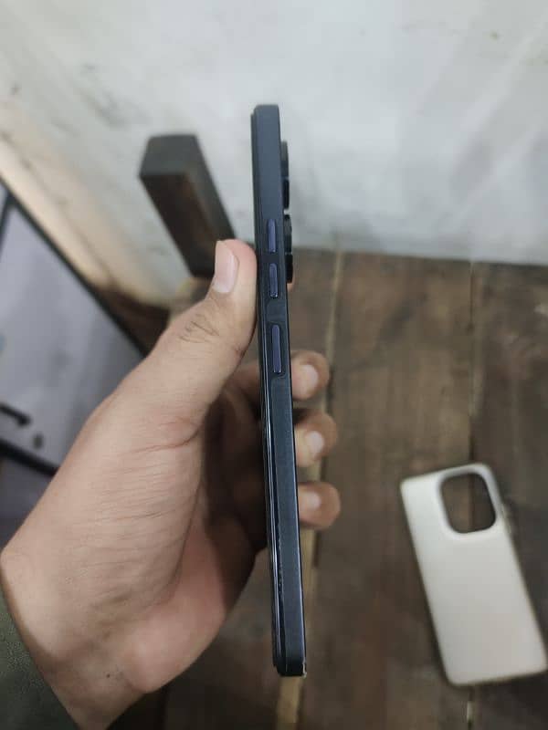 Tecno camon 20 (8/256) minor back break (03166848685) call this number 5