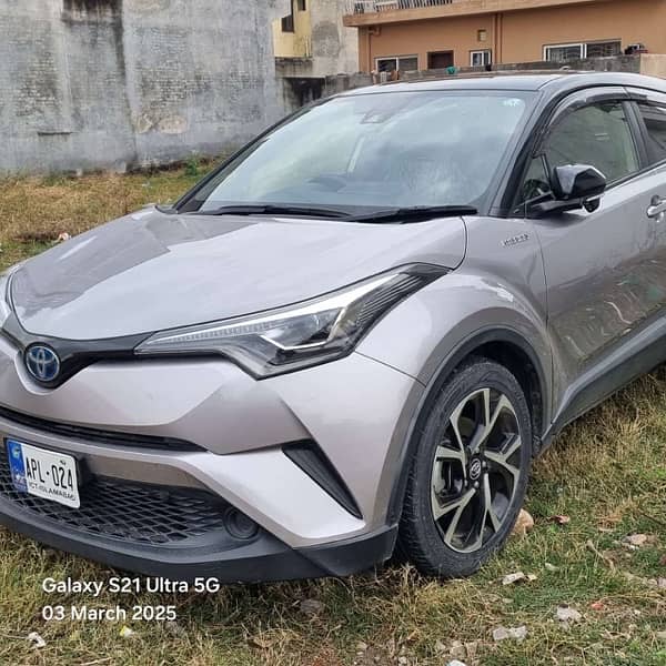 Toyota C-HR 2019 4 grad none use 2