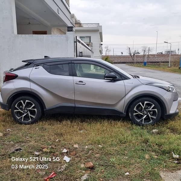 Toyota C-HR 2019 4 grad none use 3