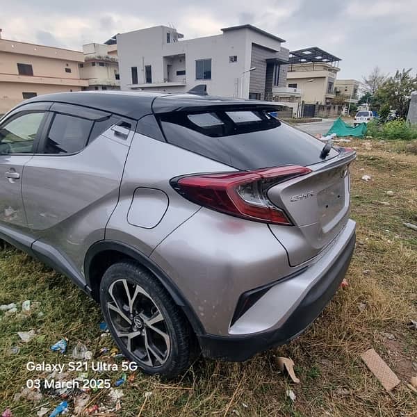 Toyota C-HR 2019 4 grad none use 4