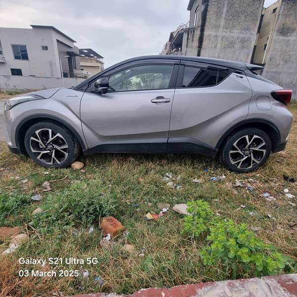 Toyota C-HR 2019 4 grad none use 6