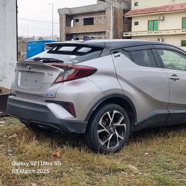 Toyota C-HR 2019 4 grad none use 7