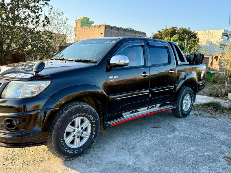 Toyota Hilux Vigo 2012 model total jeniune 1