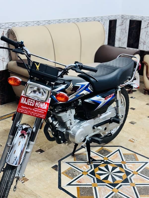 Honda 125 24/25 Black 2