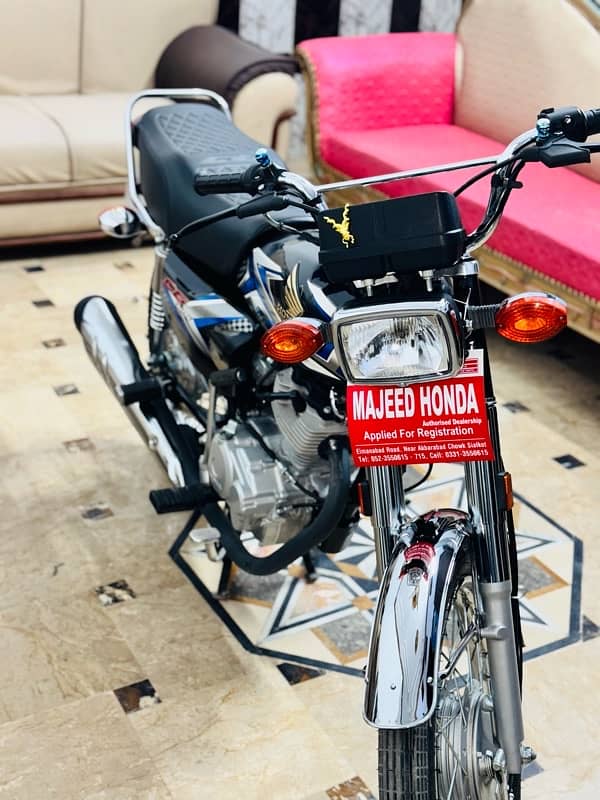 Honda 125 24/25 Black 3