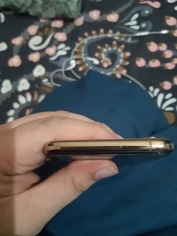 iphone xs gold pta approved 3